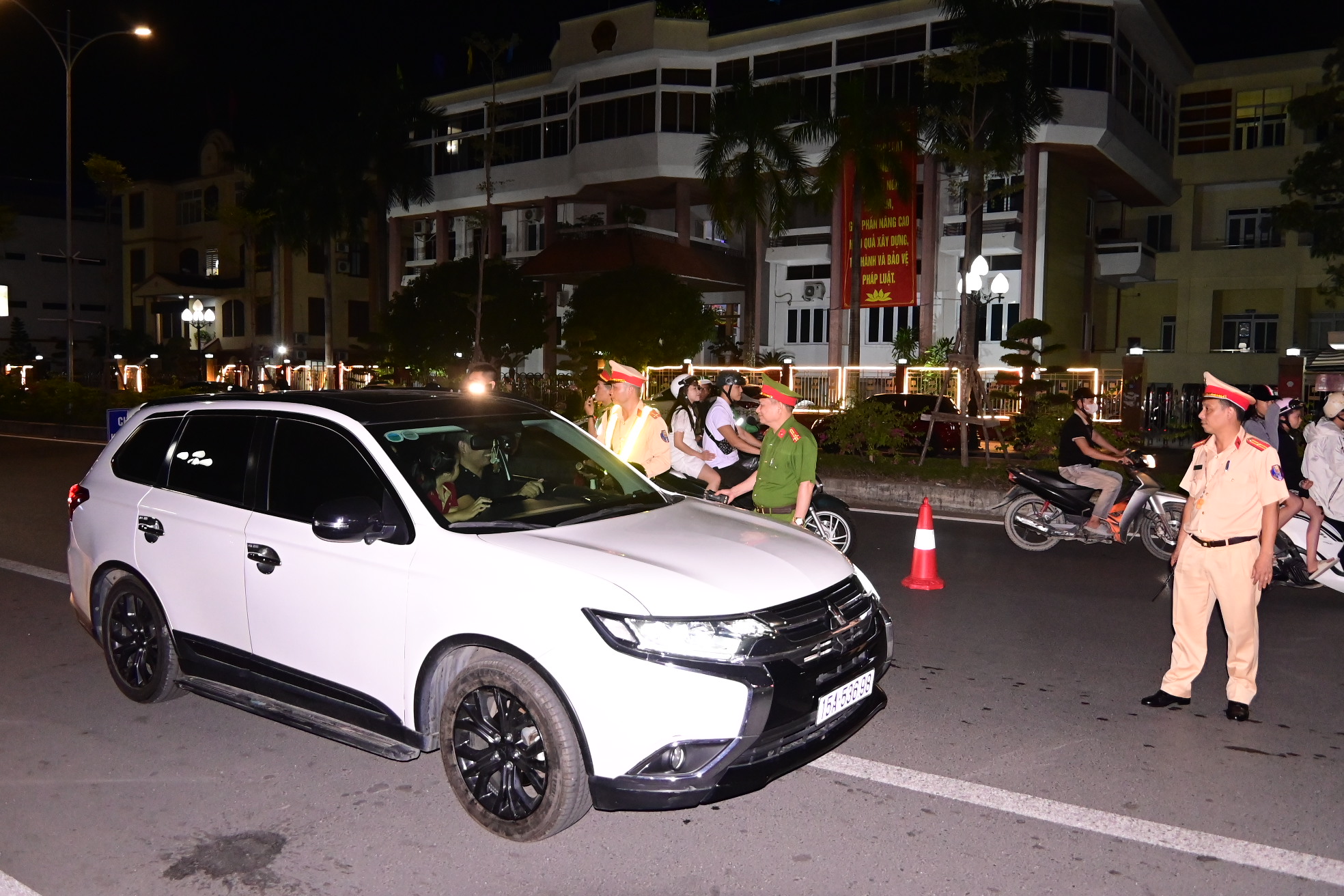 Công an quận Hồng Bàng kiên quyết xử lý các trường hợp vi phạm nồng độ cồn khi điều khiển phương tiện